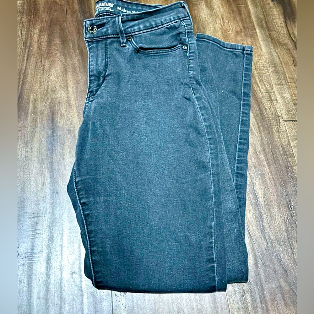 Signature Levi’s Modern Skinny Faded Black Jeans
